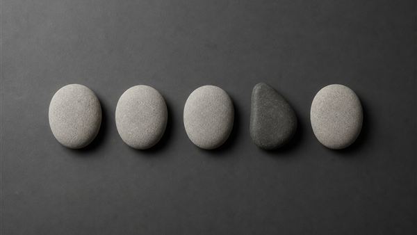 AIの記事画像が全部「机にノートPC」になる問題｜記事ごとに物のメタファーを割り当てて直した